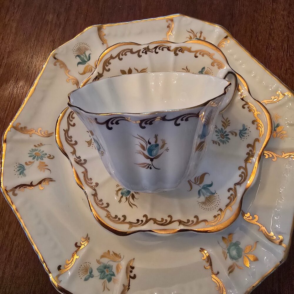 VINTAGE ROYAL TARA BONE CHINA TEA CUP, SAUCER AND CAKE PLATE (TEA TRIO)